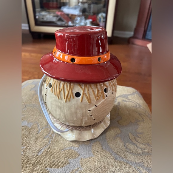 Scentsy Scarecrow Warmer🎃🧡✨ - Picture 7 of 8